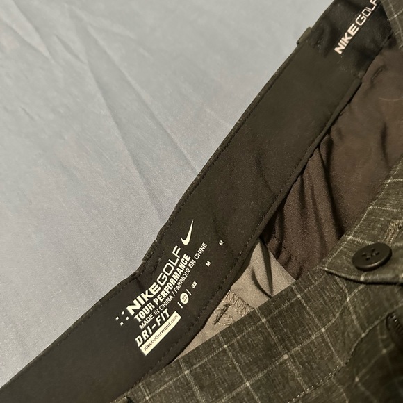 Nike Men's Dark Gray Checkered Golf Shorts‎ - Picture 3 of 3